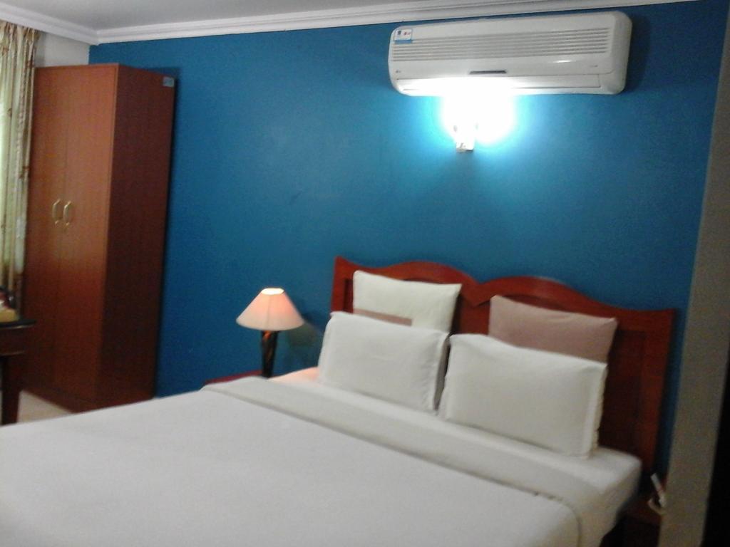Hotel Pigeon International Бангалор Номер фото